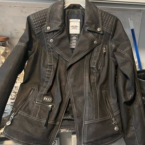 Black Harley Davidson Size S. Jacket worn maybe twice. Very warm!!